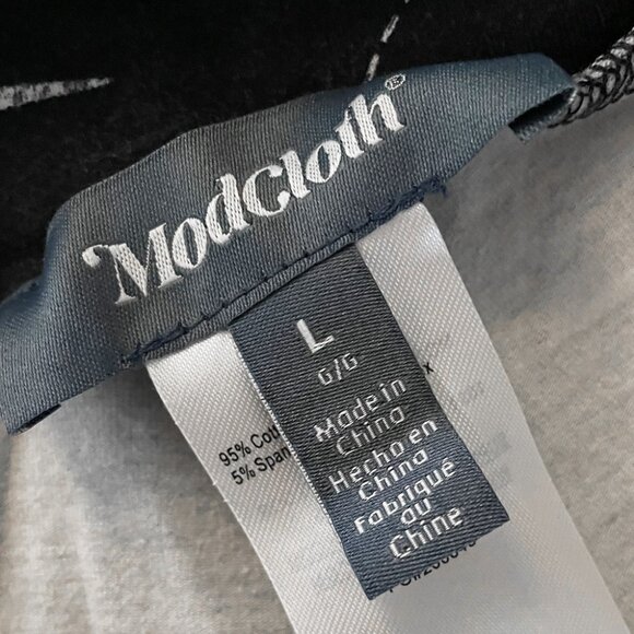 Modcloth Stretching Towards Casual Scissor Print Leggings - Picture 6 of 6